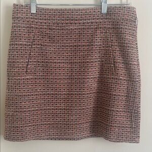 LOFT outlet Multicolor Tweed Mini Skirt. Lightly used. Size 8. Front pockets.